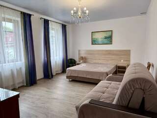 Гостевой дом Черноморская 3 Дивноморское Семейный полулюкс-1