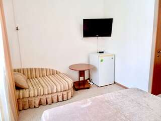 Гостевой дом Черноморская 3 Дивноморское Стандартный трехместный номер-2