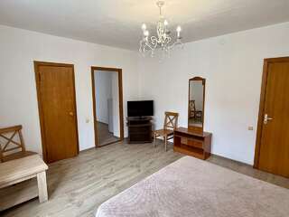 Гостевой дом Черноморская 3 Дивноморское Семейный полулюкс-5